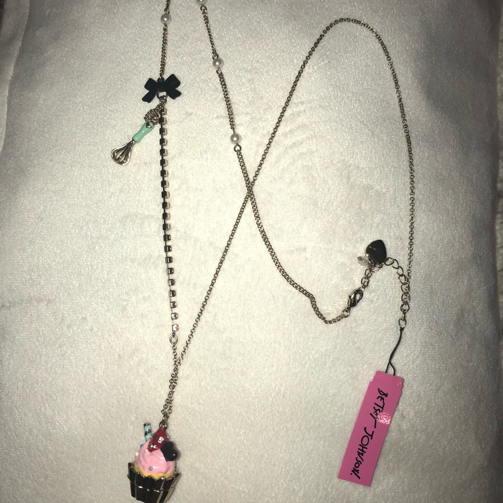 betsey johnson cupcake necklace